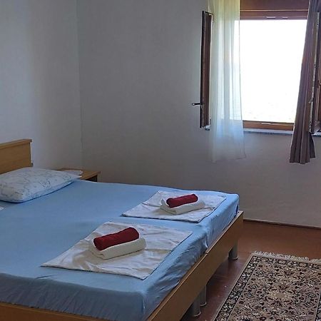 Apartmani Ana Karlobag Buitenkant foto
