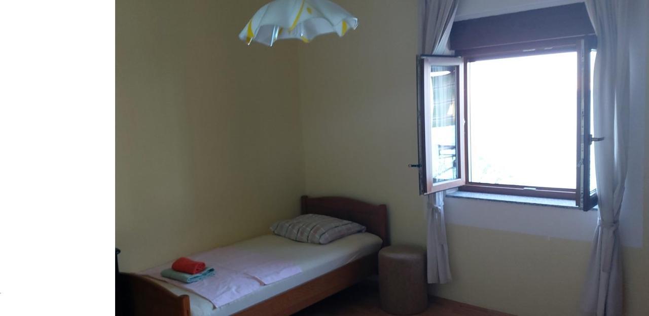 Apartmani Ana Karlobag Buitenkant foto