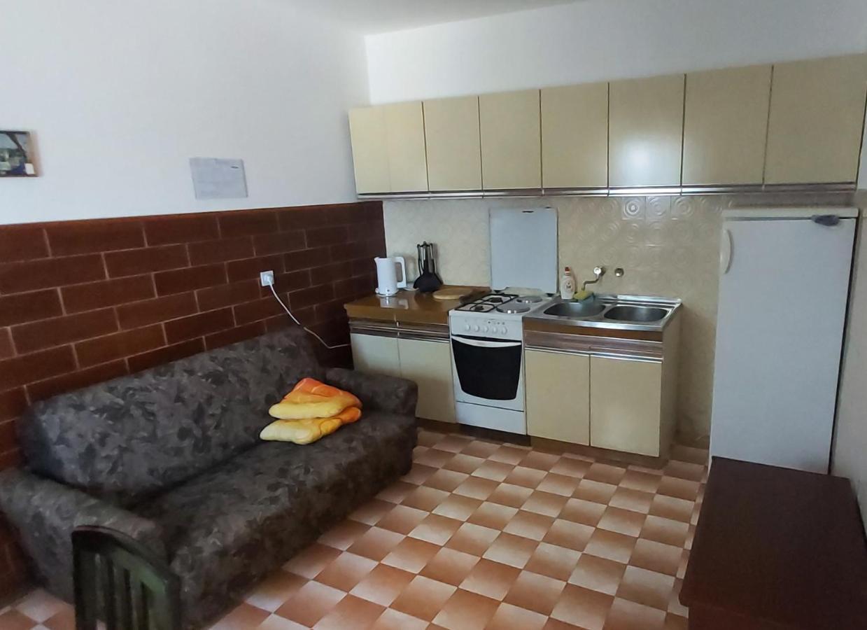 Apartmani Ana Karlobag Buitenkant foto